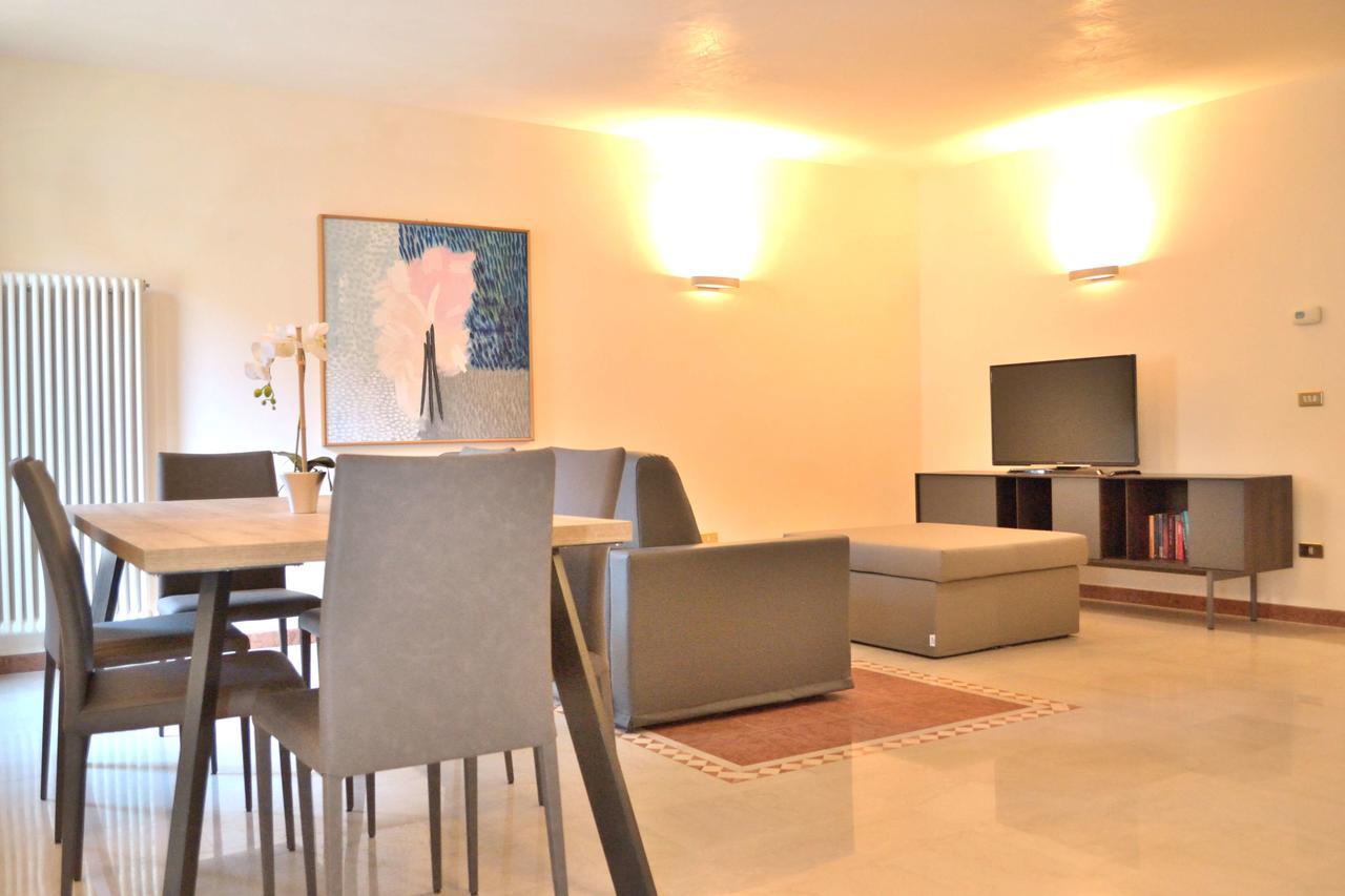 Portico Oscuro Deluxe Apartment - Centro Citta Treviso Buitenkant foto